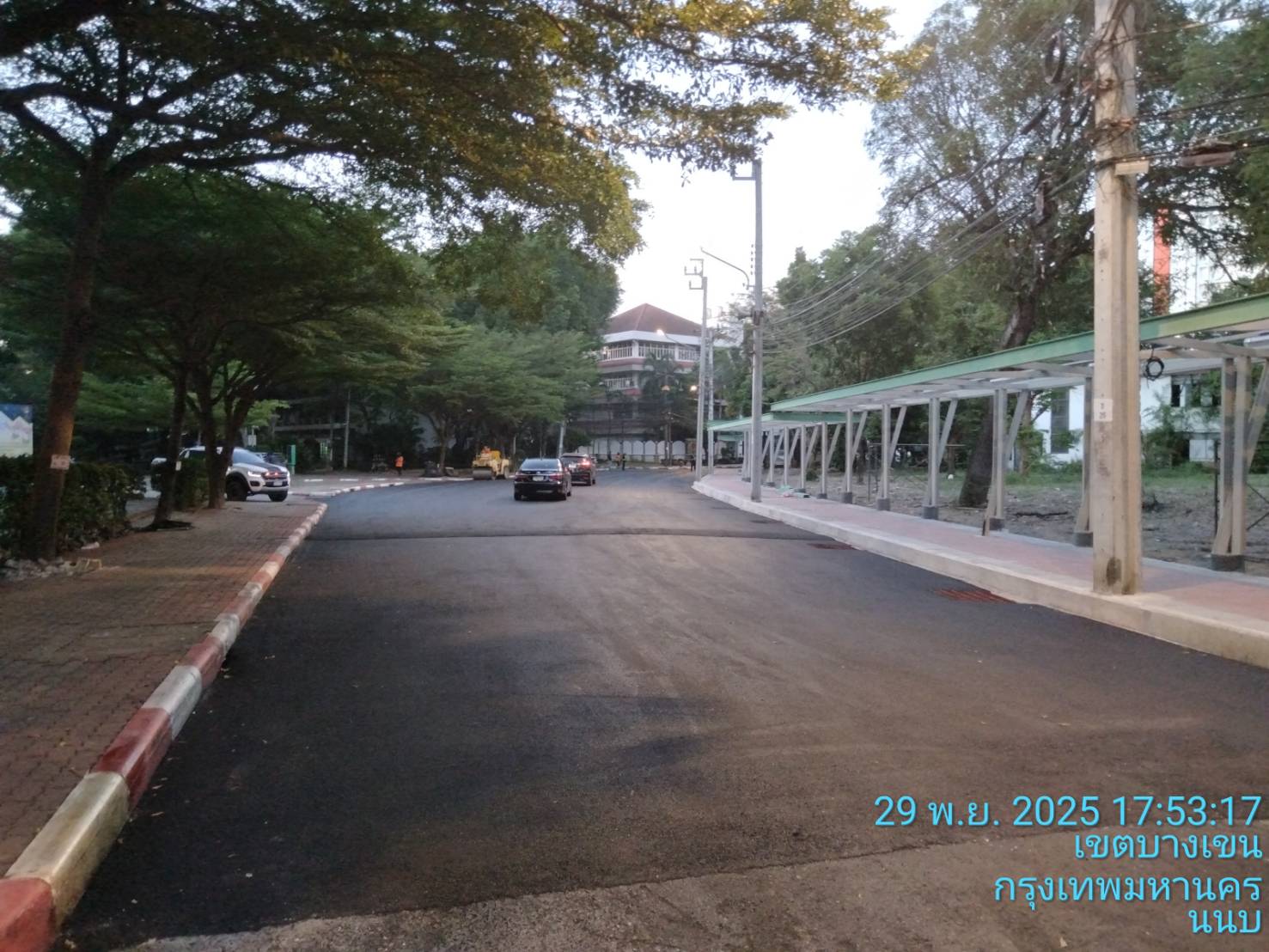 ปรับปรุงถนนหน้าอาคารภัทรมหาราช