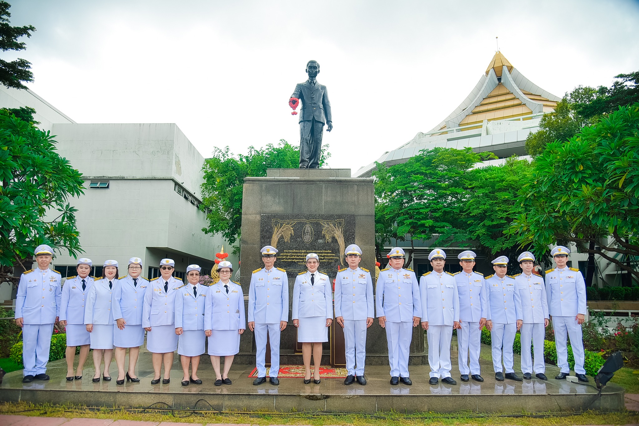 พิธีวางพานพุ่มถวายราชสักการะ เนื่องในโอกาสวันคล้ายวันพระบรมราชสมภพครบ ๑๐๐ ปี พระบาทสมเด็จพระปรเมนทรมหาอานันทมหิดล พระอัฐมรามาธิบดินทร