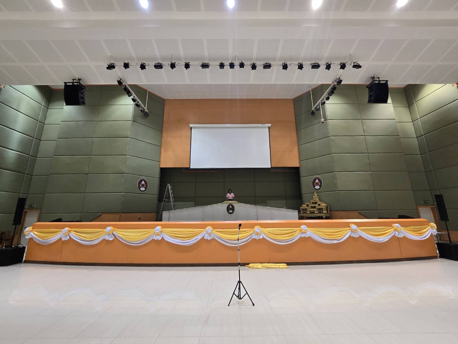 ตรวจสอบความพร้อมระบบปรับอากาศ อาคารภัทรมหาราช